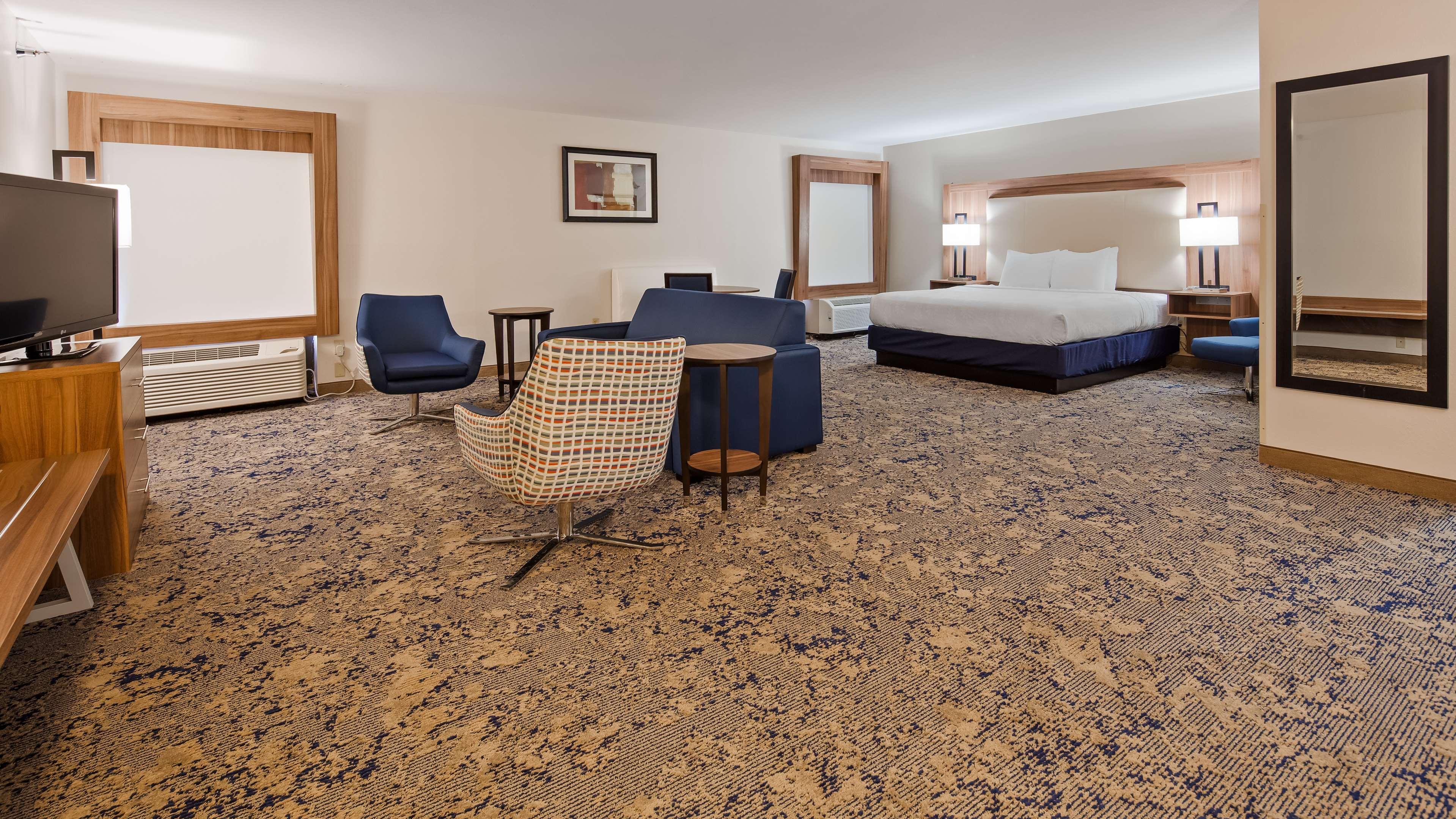 Best Western Plus Kansas City Airport - Kci East Exterior photo