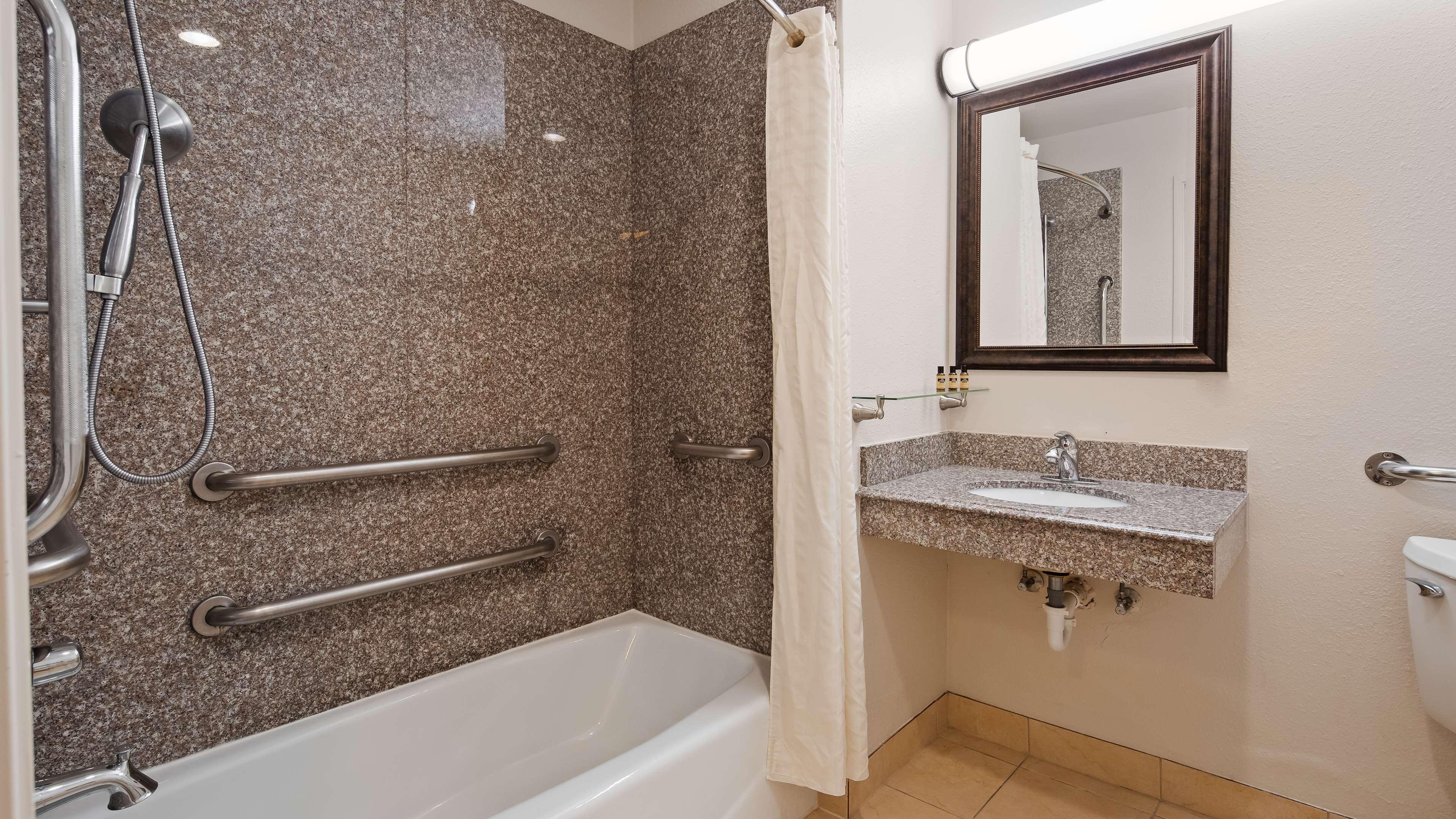 Best Western Plus Kansas City Airport - Kci East Exterior photo