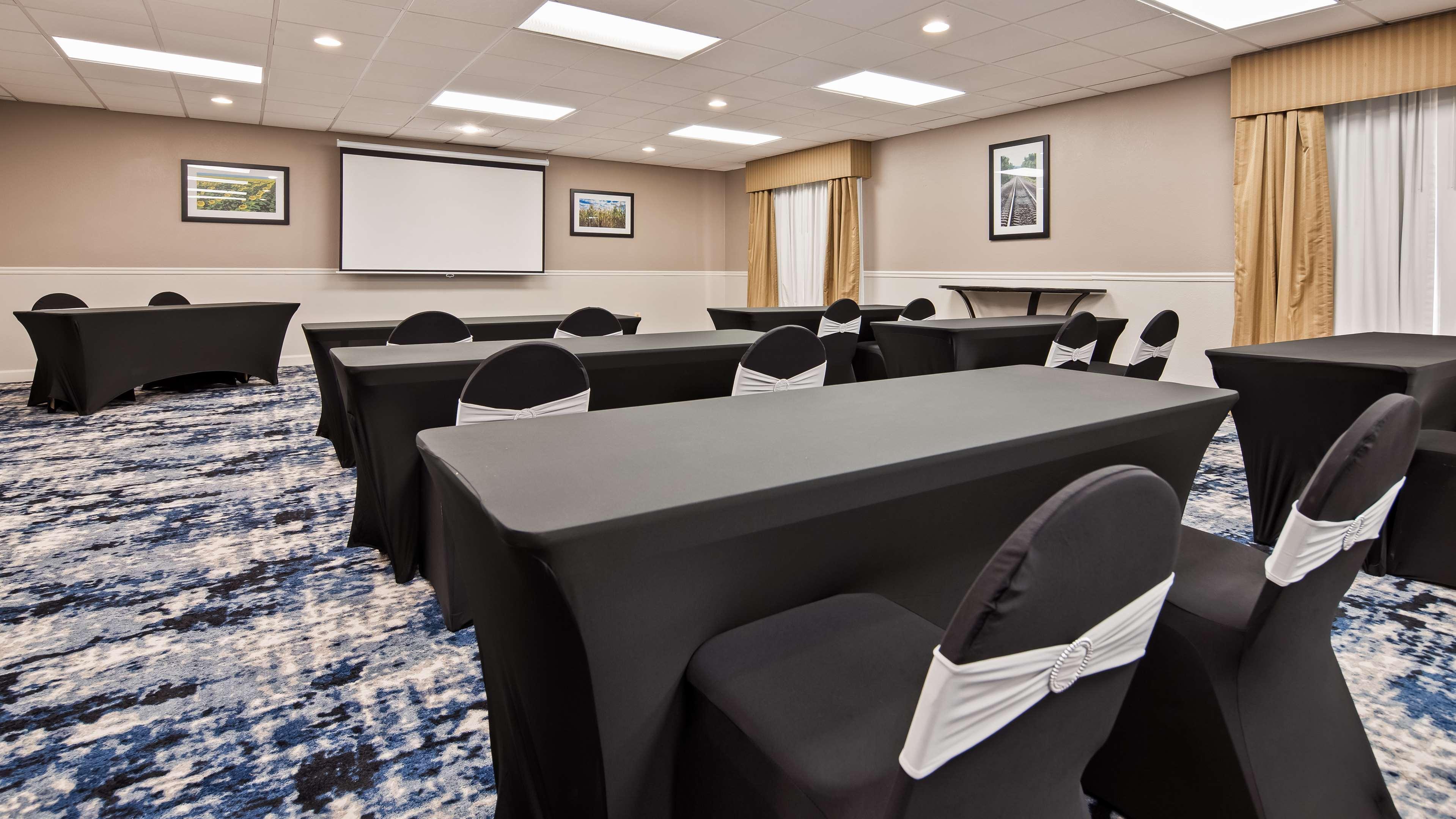 Best Western Plus Kansas City Airport - Kci East Exterior photo