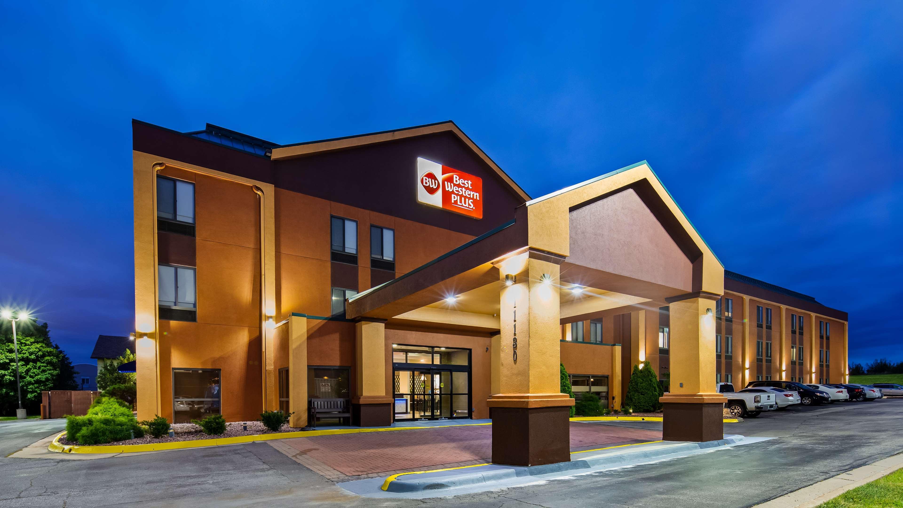 Best Western Plus Kansas City Airport - Kci East Exterior photo