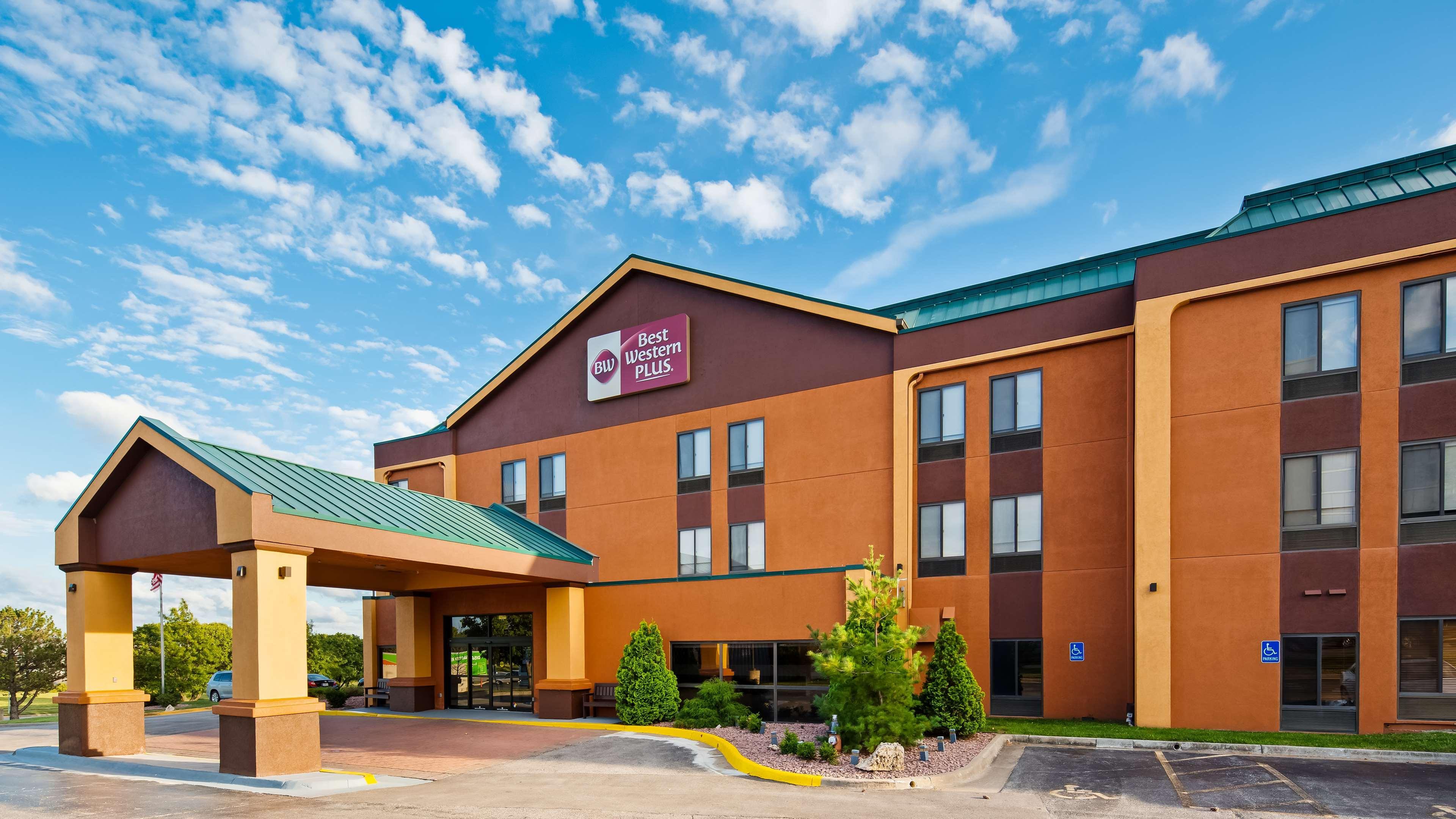 Best Western Plus Kansas City Airport - Kci East Exterior photo