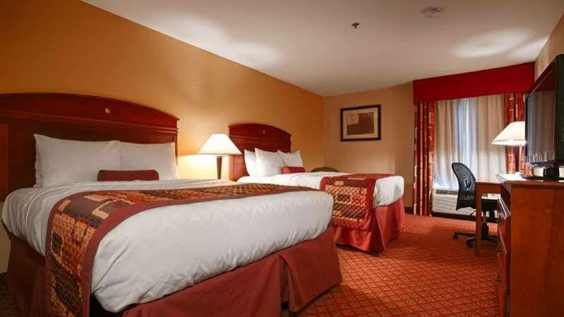 Best Western Plus Kansas City Airport - Kci East Exterior photo