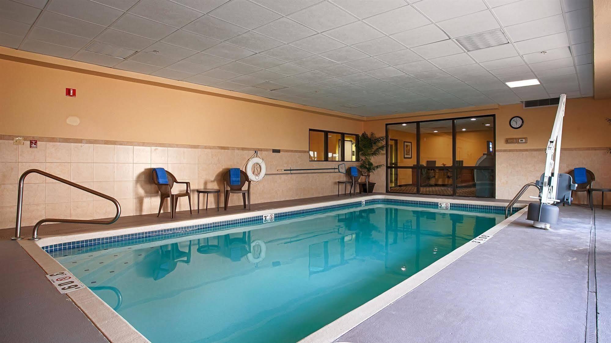 Best Western Plus Kansas City Airport - Kci East Exterior photo